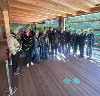 Teilgruppe vor dem Klettern mit Frau Röhrich